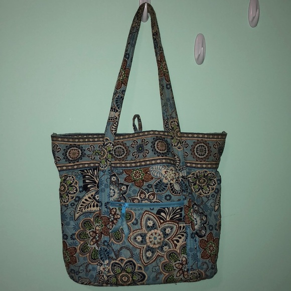 Vera Bradley Handbags - Vera Bradley Bag Vera Bradley Handbags - Vera Bradley Bag